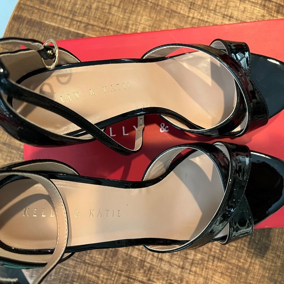 Women’s heels - Picture 2 of 3